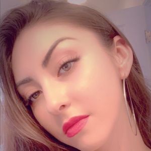 Meet your Posher, Alexandra